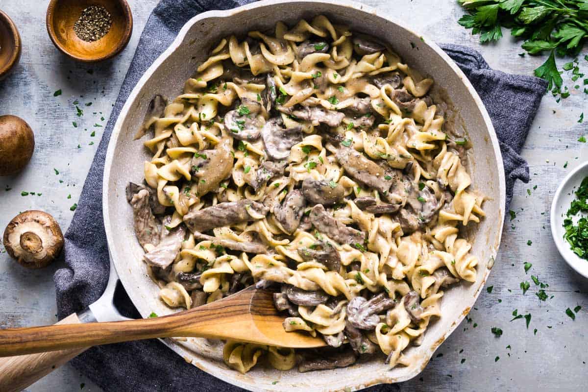 Easy 30-Minute Beef Stroganoff: Juicy Beef & Creamy Mushroom Gravy